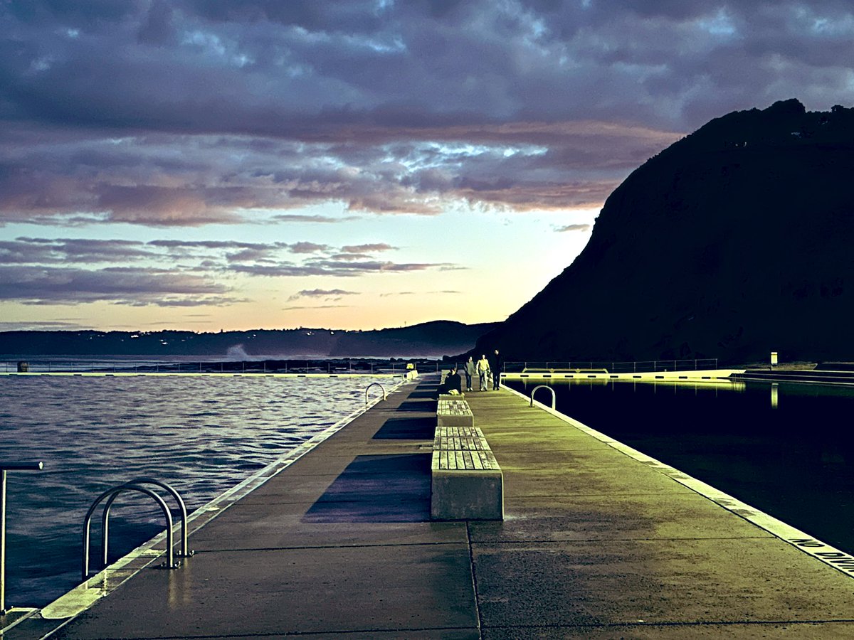 subbie's tweet image. A couple more photos I took at #Merewether These were the first pics I took after running down and gasping at the sight of the pool. (Plus two pics of me taking pics. 📷 @kramreylocs ) Posting for my records.