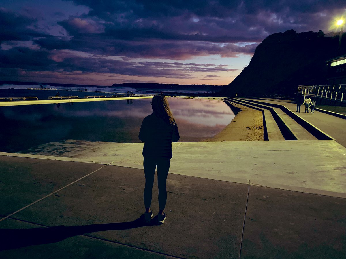 subbie's tweet image. A couple more photos I took at #Merewether These were the first pics I took after running down and gasping at the sight of the pool. (Plus two pics of me taking pics. 📷 @kramreylocs ) Posting for my records.