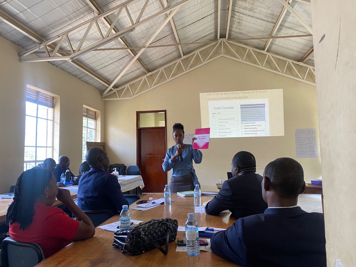 EnabelinUganda's tweet photo. Together with @Educ_SportsUg &amp; Private Education Development Network, we've trained district leaders &amp; teachers in Rwenzori &amp; Busoga on #LifeSkills education. 

🌟 Next, we train teachers from 40 schools who will equip learners with essential skills and values. #EnablingChange https://t.co/WhIsW4HRu9