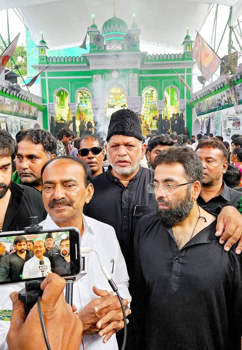 BaqriBjp's tweet photo. #MUHARRAM2024 HON'BLE BJP MALKAJGIRI MP SHRI #EATALARAJENDER  VISITED #ALAWAeBIBI &amp; OFFERED #SEHRA
BJP NEM Shri Eatala Rajender Ji Hon’ble MP Malkajgiri along with Baqri Constituency Visited Alawa-E-Bibi In Connection with 1385th Martyrdom Anniversary of Hazrat Imam Hussain (a.s) https://t.co/X2BAppwSh7