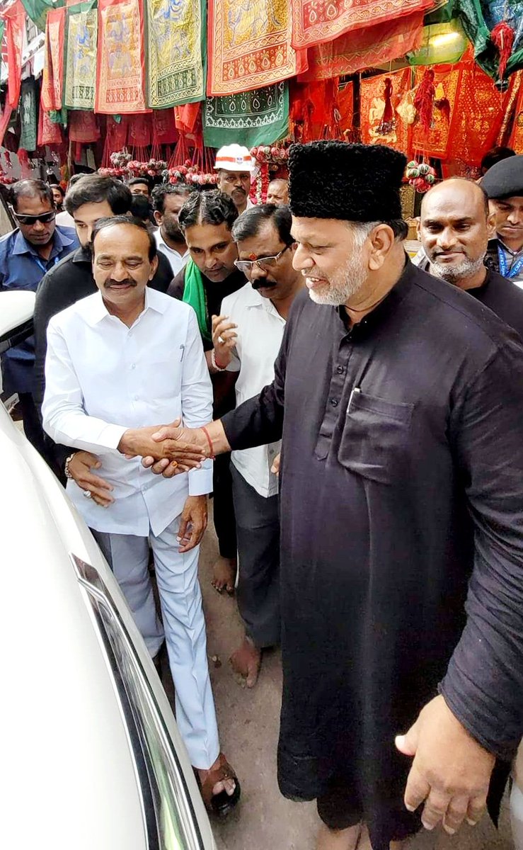 BaqriBjp's tweet photo. #MUHARRAM2024 HON'BLE BJP MALKAJGIRI MP SHRI #EATALARAJENDER  VISITED #ALAWAeBIBI &amp; OFFERED #SEHRA
BJP NEM Shri Eatala Rajender Ji Hon’ble MP Malkajgiri along with Baqri Constituency Visited Alawa-E-Bibi In Connection with 1385th Martyrdom Anniversary of Hazrat Imam Hussain (a.s) https://t.co/X2BAppwSh7