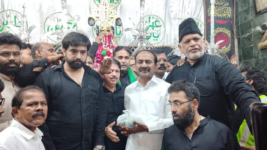BaqriBjp's tweet photo. #MUHARRAM2024 HON'BLE BJP MALKAJGIRI MP SHRI #EATALARAJENDER  VISITED #ALAWAeBIBI &amp; OFFERED #SEHRA
BJP NEM Shri Eatala Rajender Ji Hon’ble MP Malkajgiri along with Baqri Constituency Visited Alawa-E-Bibi In Connection with 1385th Martyrdom Anniversary of Hazrat Imam Hussain (a.s) https://t.co/X2BAppwSh7