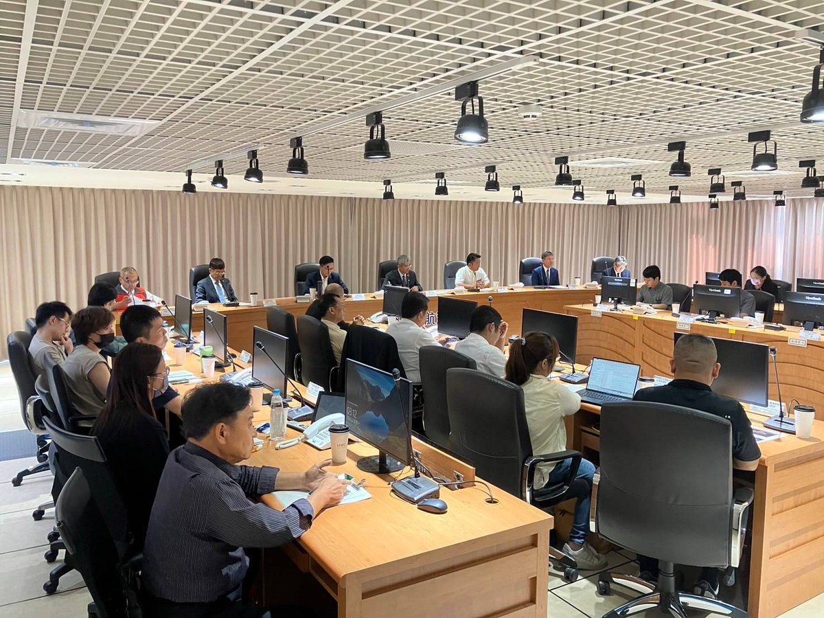 yoshitaka_ISG's tweet photo. 15日、台湾港湾局を訪問し葉局長ら関係役職員と会議。早ければ来年半ばに基隆-石垣で貨客船航路を開設し週3便の運航計画を提示、葉局長から「航路開設を歓迎し関係部署とともに全力で支援する」との言葉をいただきました。必ず実現し台湾日本間の海運・観光の相互交流で連携信頼の絆を更に強くします https://t.co/Y1h3XD7Lim