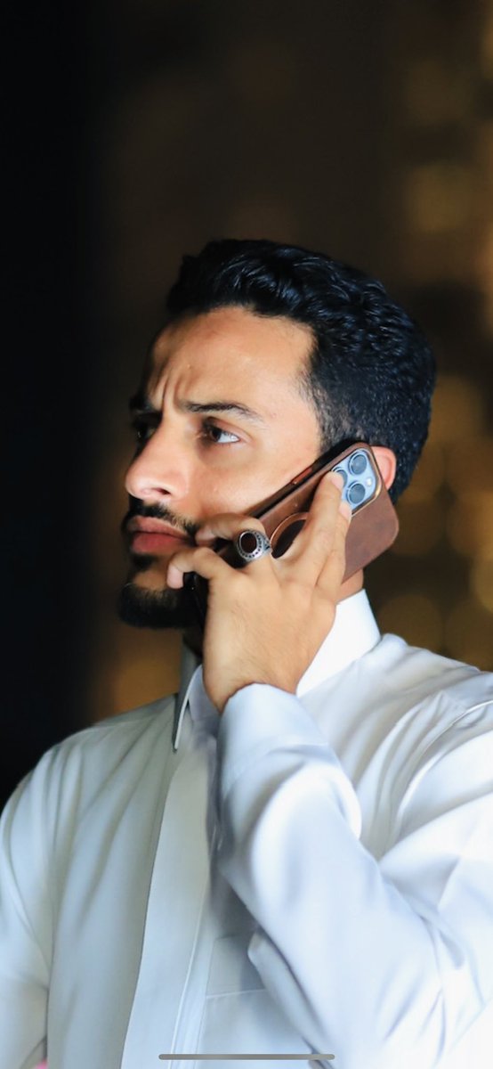 الذل مايعطي ابن آدم عافيه

ولا والشجاعه تقصر  العمر الطويل