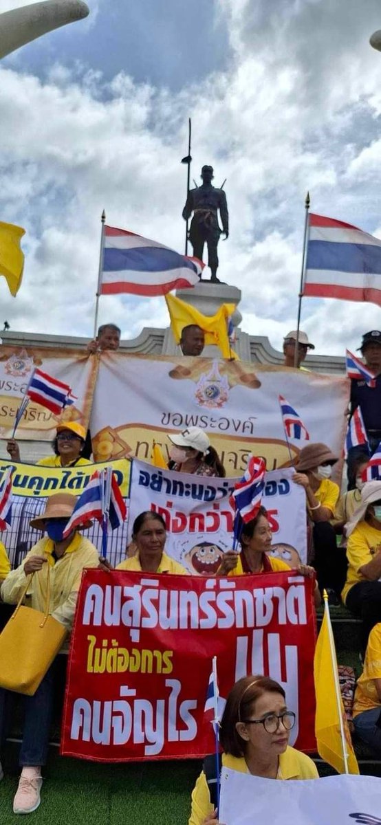 jaungtakhob's tweet photo. บางส่วนของชาวสุรินทร์ กับการไปสุรินทร์ของ"ทักษิณ" https://t.co/PGP1swluuv