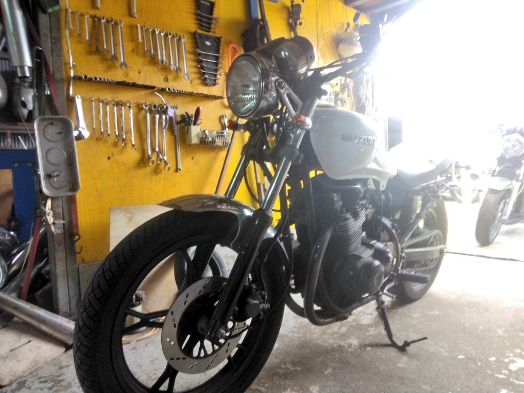 GARAGERIDE's tweet photo. GR650 キャブ交換!!!
レア車過ぎてパーツが無いので海外から取り寄せてもらっての整備・・・
上手くいきますようにー!!!
#garageride
#GR650
#バイク好きと繋がりたい
#バイク乗りと繋がりたい
#奈良
#カスタム
#バイク https://t.co/QofQwGFrS8