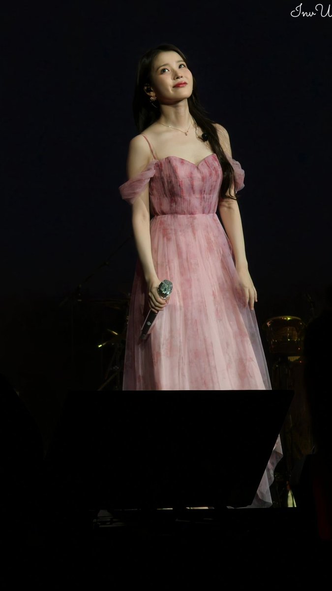 __InvU's tweet photo. 240715 IU looked amazing tonight! 

#IU #아이유 #IUinUSA #HEREH #IU_WORLD_TOUR #HEREH_WORLD_TOUR_IN_USA #HEREH_WORLD_TOUR_IN_USA_NYC #HEREH_WORLD_TOUR_IN_USA_NEWARK https://t.co/rOEI5VqTkQ