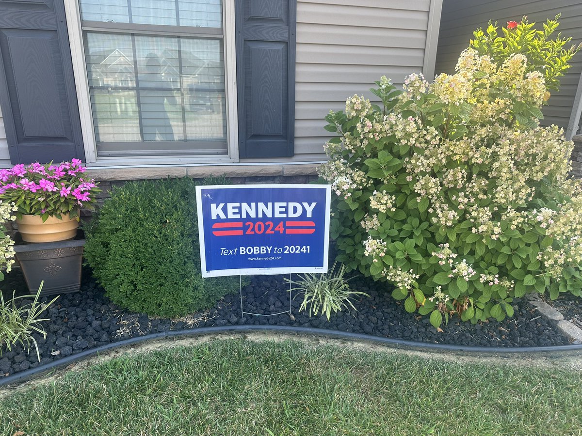 I think it’s time Kennedy supporters show off their yard signs… (Retweet and hit quote to add your yard sign pic!) #KennedyShanahan24 ❤️🤍💙🇺🇸🦅