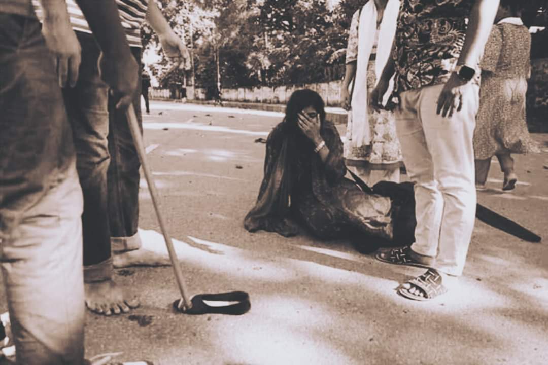 Ashik9X's tweet photo. Students here in Bangladesh are being attacked for protesting against discrimination, hundreds are already severely injured. We need international attention and support as the authority doing nothing Neeb help to #SaveStudent of our Country. #bangladesh #QuotaMovement #BbcNews https://t.co/FcV96l3uX4