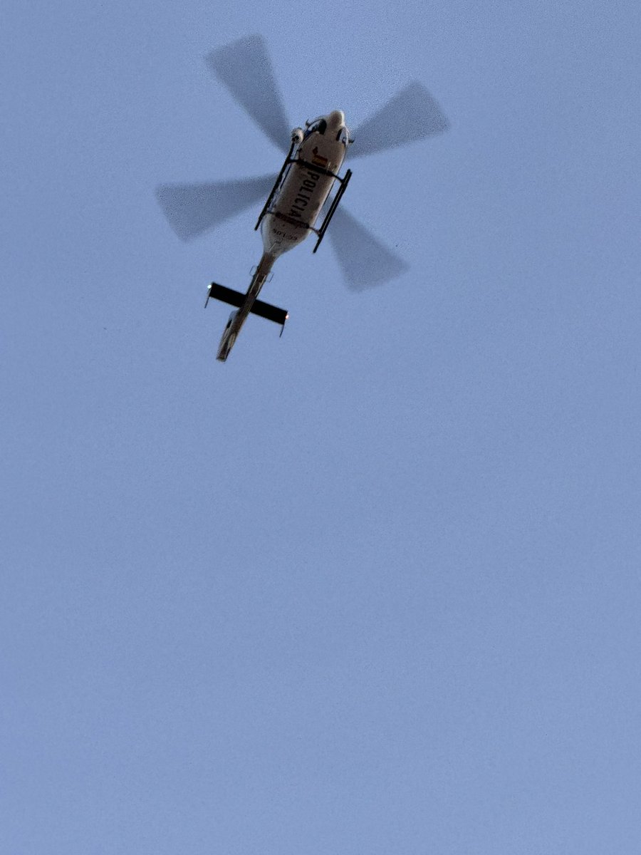 petruslove's tweet photo. ¿Alguien sabe por qué hay un #helicóptero de la policía desde hace una hora sobrevolando Madrid? (Más concretamente Puerta del Ángel y altededores) https://t.co/0W31nmlQIF