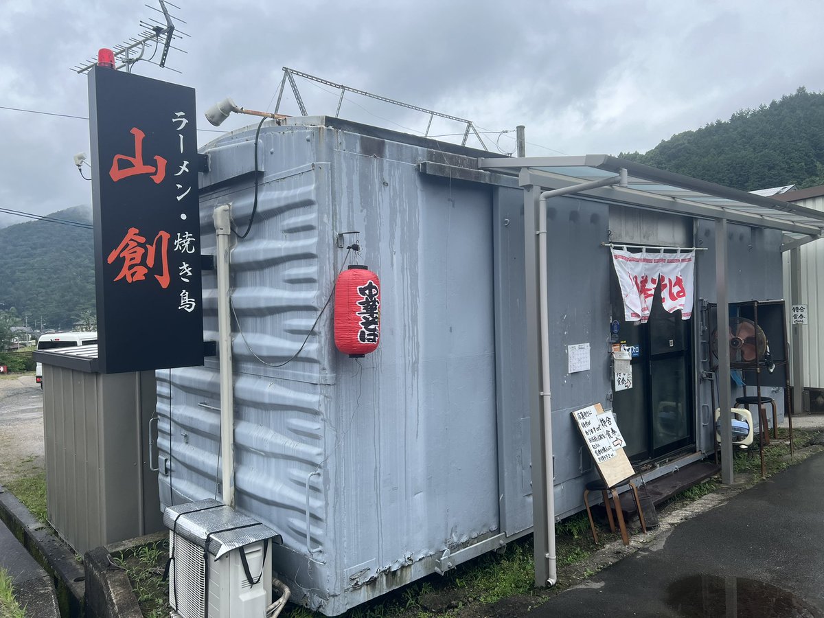 hamadayukinori's tweet photo. ランラン♬ランチ🍜☔️

10時30分着
10時50分着麺

今日は変化球で、スープ濃いめ
チャーシュー麺にんにく増し

毎回、たまらん美味さ😋
スープも全部飲み干した https://t.co/fkOWV0Wtem