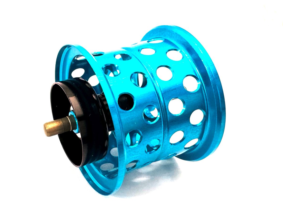 Karil_KTF's tweet photo. New Product❗️
KTF Finesse Spool for DAIWA 24STEEZ SVTW 
先日リリースとなったNeoスプールから少し時間を要しましたが待望のフィネススプールが遂に完成しました。
32φのコヤツはKTFの英知を結集して辿り着いた超ゴキゲンなレスポンスで仕上がり 正にバーサタイルフィネススプールと言って過言ではありません。
スペック
スプール重量：4.8ｇ（ベアリング除く）
装着ベアリング：IXAダブルボールベアリング
ラインキャパシティ：10lb/45m 12lb/40m
ブレーキシステム：KAHEN
マテリアル：ボビン/G1ジュラルミン 、スプールシャフト/超々ジュラルミン

フィネススプールのリリースは8月に出来るように準備を進めておりますのでご期待下さい‼️

#ktfチューン
#ktftune
#KTF
#Karil
#SDGmarine
#ベクサス
#VEXUS
#TexasBoatWorld
#sawamura
#grassroots
#ENGAGE
#エンゲージ
#KIVES
#ナイヴス
#kms
#jackall
#NIメディカルクリニック
#VARIVAS
#24steez