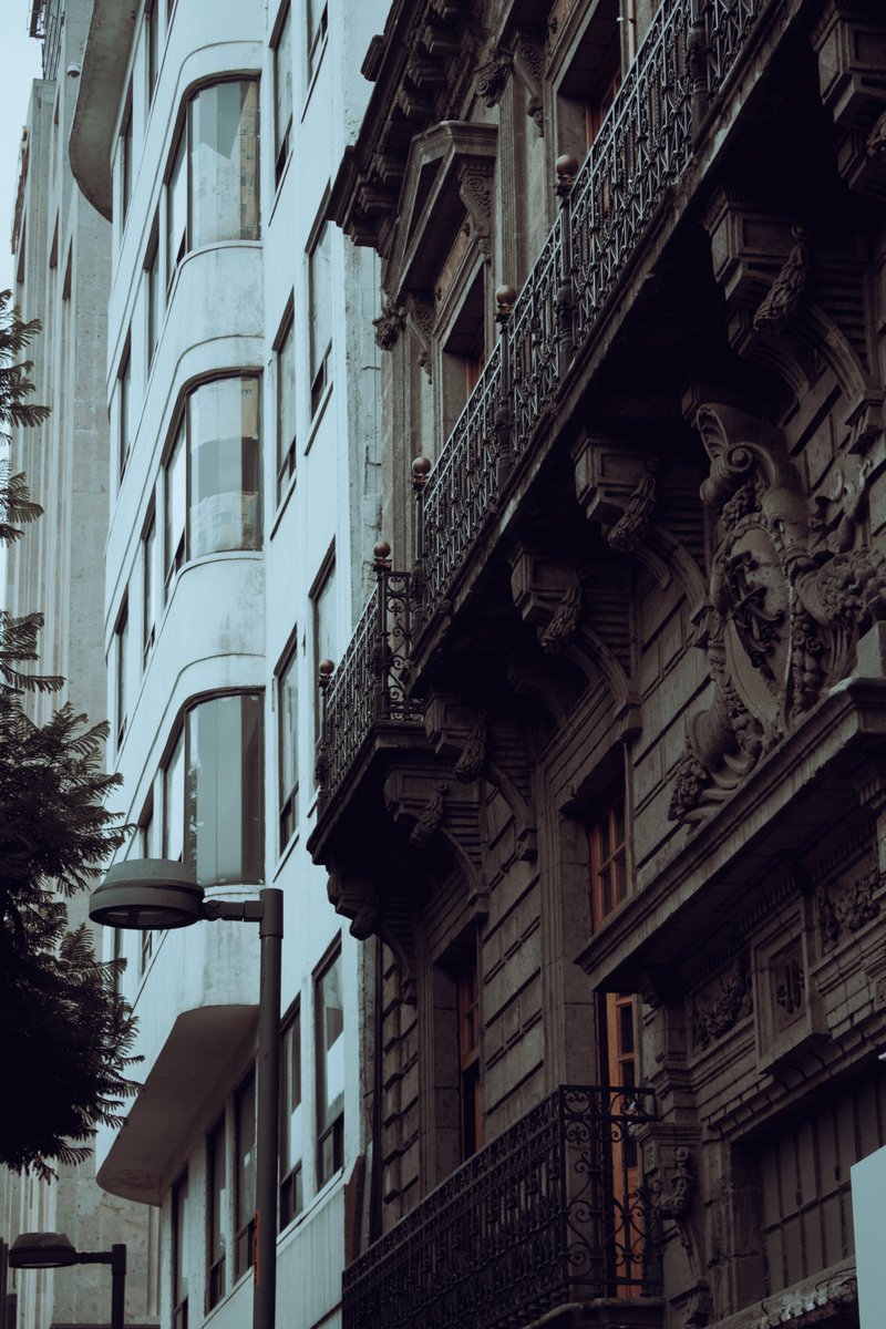 98seraph's tweet photo. the sides of buildings and how they catch the light https://t.co/Y5oAdUyPZK