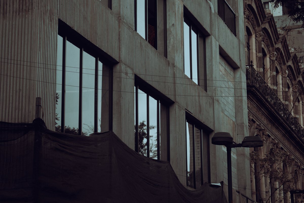 98seraph's tweet photo. the sides of buildings and how they catch the light https://t.co/Y5oAdUyPZK
