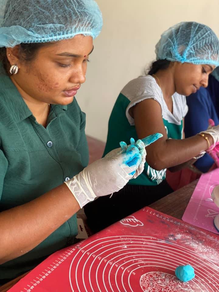 cakeworx0's tweet photo. Cakeworx.
Admission Open.
📞.0702737696.
📞.0762602426.
📍.Nochchimoddai,Vavuniya.
Institute of Technical Education Nochchimoddai.
#cakedecorating #vavuniyacakeorders #vavuniyacakedelivery #cakeclasssrilanka #icingcookies #colombostyle #Jaffna https://t.co/0qxCwZymDf