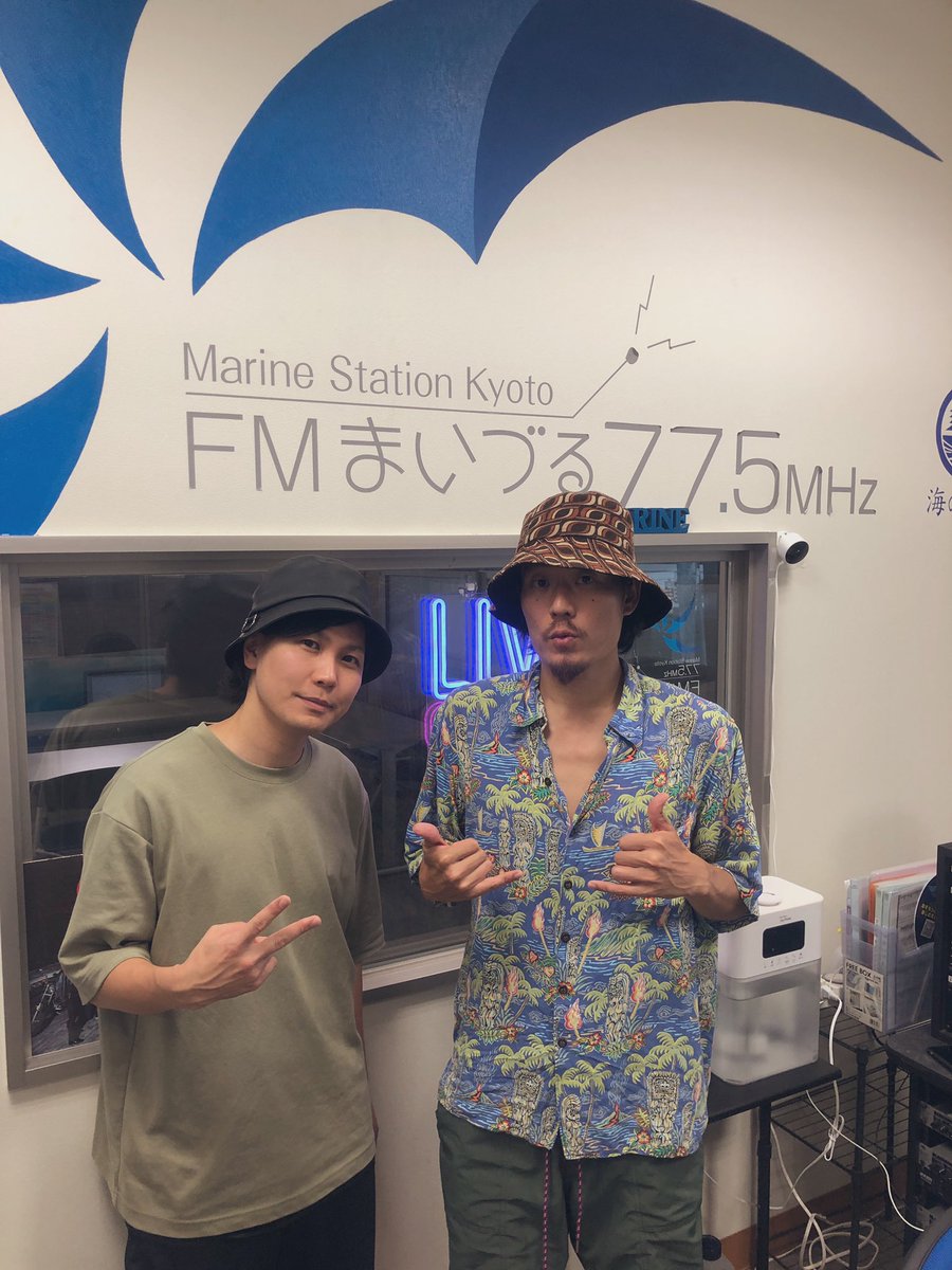 laclassic111's tweet photo. 【冠ラジオ番組情報】
7月19日（金）20時～ ラジオFMまいづるにて、冠番組「LA CLASSIC RADIO」放送されます！舞鶴市出身のフリースタイルフットボール世界一コンビ LA CLASSIC の二人がラジオで舞鶴から世界が繋がる！ワールドワイドな番組です是非ご聴取して下さい📻 https://t.co/ikwiDFlaUQ https://t.co/BgD5vtsJVW