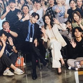 KDramaHandle's tweet photo. #HanJiMin and #LeeJoonHyuk new still from the set of SBS drama #Acquaintances (#BetweenGreetings) with the cast and crew.
Broadcast in 2024. #KimDoHoon #KimYoonHye https://t.co/9sjQBZP8M8