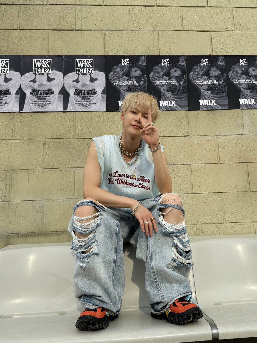 NCTsmtown_127's tweet photo. ✌️🐰✌️

#DOYOUNG #NCT127 #WALK #NCT127_WALK #삐그덕
#NCT127_삐그덕 #NCT127_삐그덕_Walk https://t.co/tRM7PpW9Bt