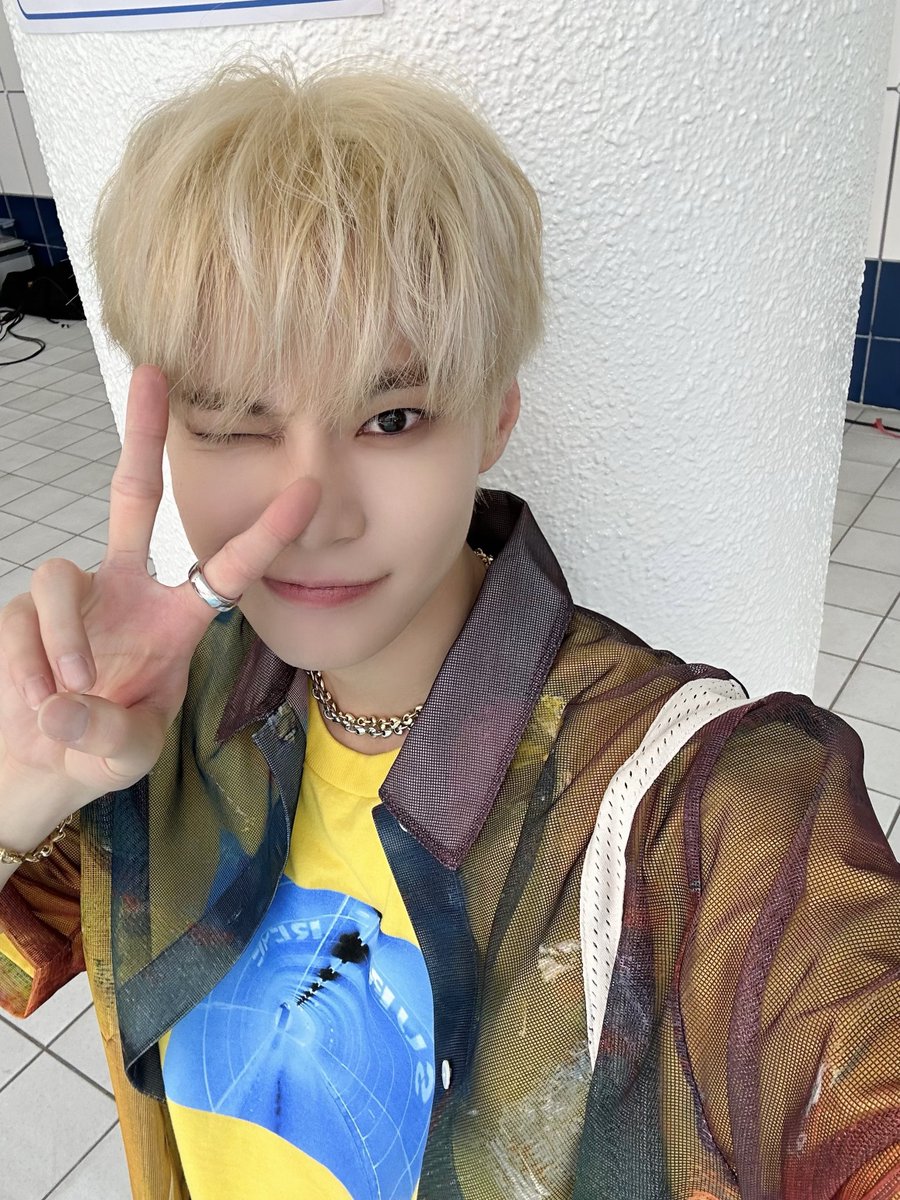 NCTsmtown_127's tweet photo. ✌️🐰✌️

#DOYOUNG #NCT127 #WALK #NCT127_WALK #삐그덕
#NCT127_삐그덕 #NCT127_삐그덕_Walk https://t.co/tRM7PpW9Bt