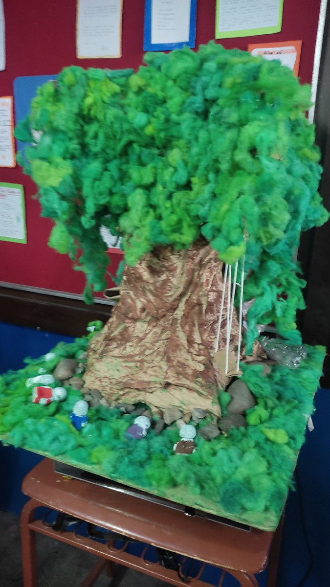 "Raíces de Papel"
El arte de crear maravillas es una manifestación de creatividad y sostenibilidad.Los artistas no solo transforman desechos en obras de arte, sino que también narran una historia de reconexión con la naturaleza y de concienciación ambiental