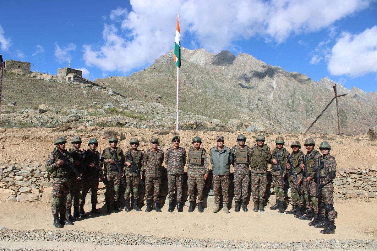 firefurycorps's tweet photo. Lt Gen Hitesh Bhalla, SC**, SM, VSM, GOC Fire and Fury Corps visited forward posts of Forever in Operations Division along the Line of Control and reviewed the security situation.
GOC complimented all ranks of #ForeverinOperationsDivision for their high standards of operational preparedness and dedication in maintaining the sanctity of the Line of Control despite the tough terrain and adverse weather conditions.