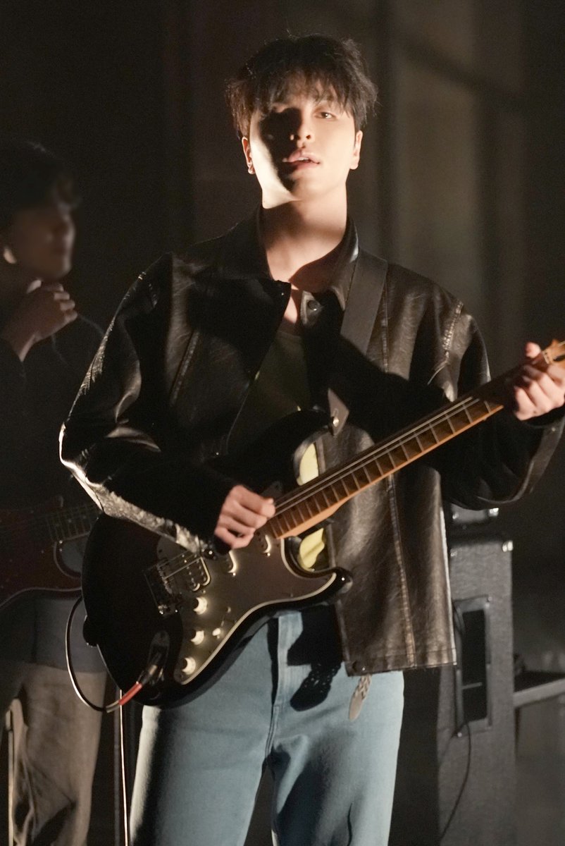 ran2com_'s tweet photo. 나 홀로 뮤비 비하인드 포토🎸 #구준회 

1 https://t.co/OKDzxEjidF
2 https://t.co/wS6XO19YvJ
3 https://t.co/7qP0oaxZ85
4 https://t.co/qSMG9xGu9p https://t.co/aCsDbVRvtf