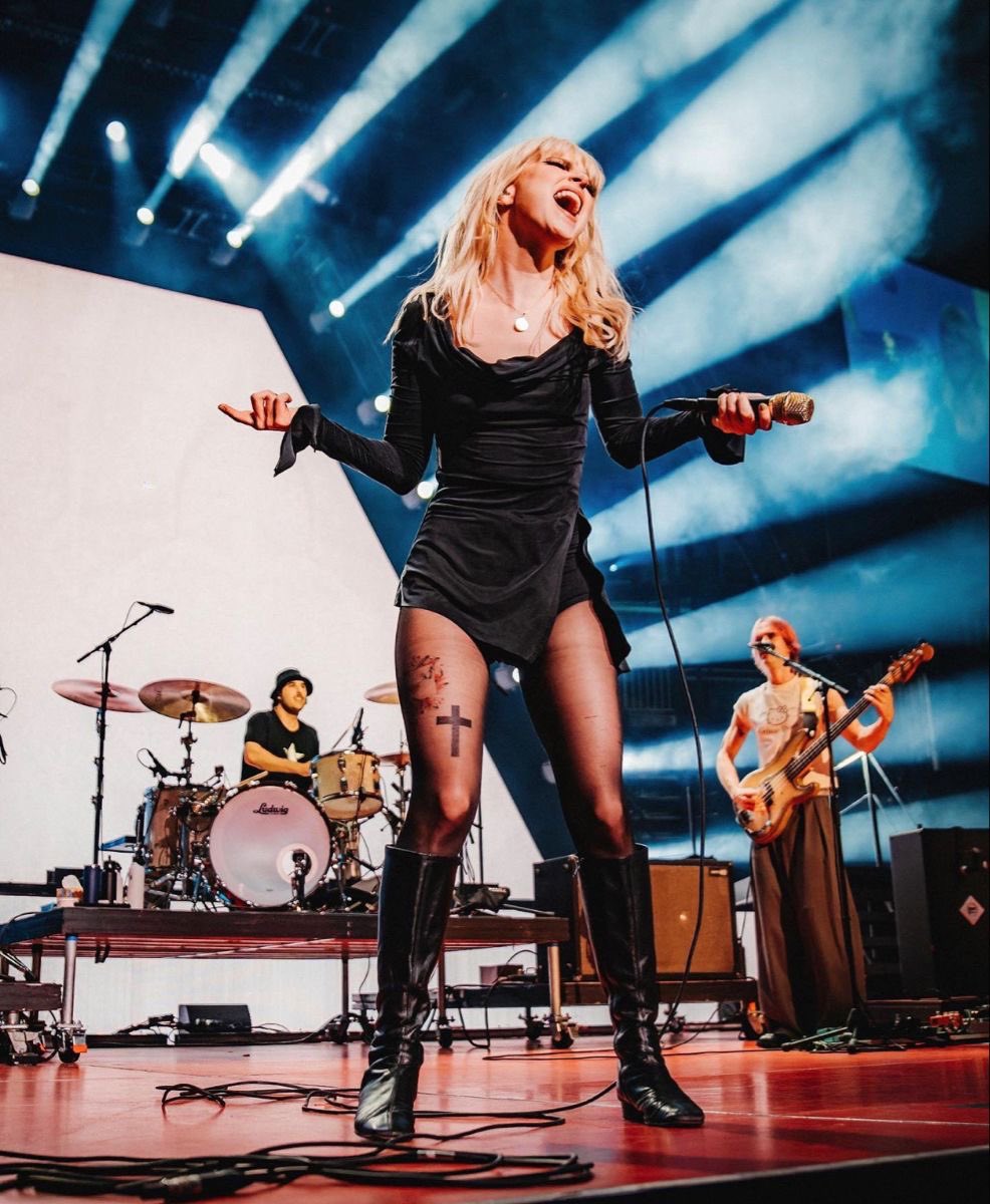andrea from paramore🖤 tweet media