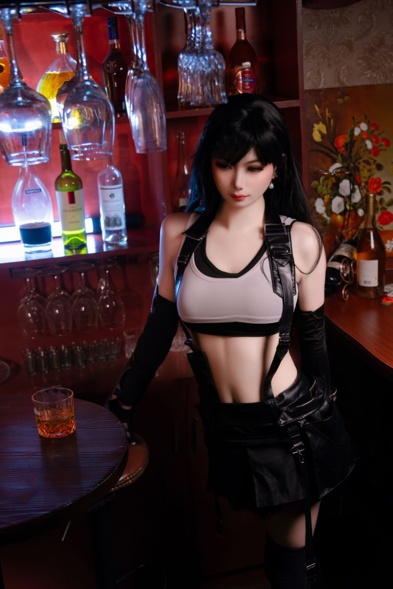 yuandiyna's tweet photo. 『要喝一杯吗？』

#FFVII #tifa #蒂法 #最终幻想7 #Cosplay #TifaLockhart https://t.co/VaVGc4KoVP