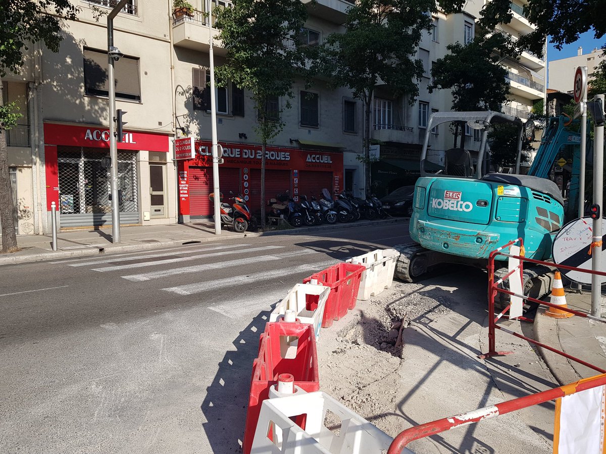 Nice2030_actu's tweet photo. Enedis ⚡ et ses prestataires toujours aussi respectueux des piétons et des arrêtés municipaux... #Nice06 #Cessole #Enedis @enedis_coteazur https://t.co/3FXVxjNEX7