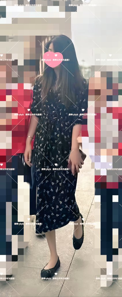 ssc83899103's tweet photo. 开始给我女神清理平底鞋了。突然想到一次付费调教，女主也是穿这种类型的鞋子，她说没怎么玩过舔鞋底，因为觉得脏，我说我不怕脏。于是让她翘着二郎腿，我把抬脚的那只鞋底舔了个干干净净。另一只鞋我主动要求让她踩我舌头上，就像擦地垫一样的蹭，结果她蹭的巨用力，事后她说踩着舌头蹭鞋底感觉很奇妙 https://t.co/P8Ga8K2zsI