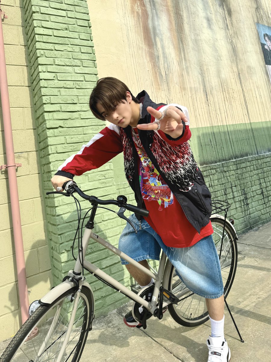 🐯☀️🚴

#MARK #NCT127 #WALK
#NCT127_WALK #삐그덕
#NCT127_삐그덕 #NCT127_삐그덕_Walk