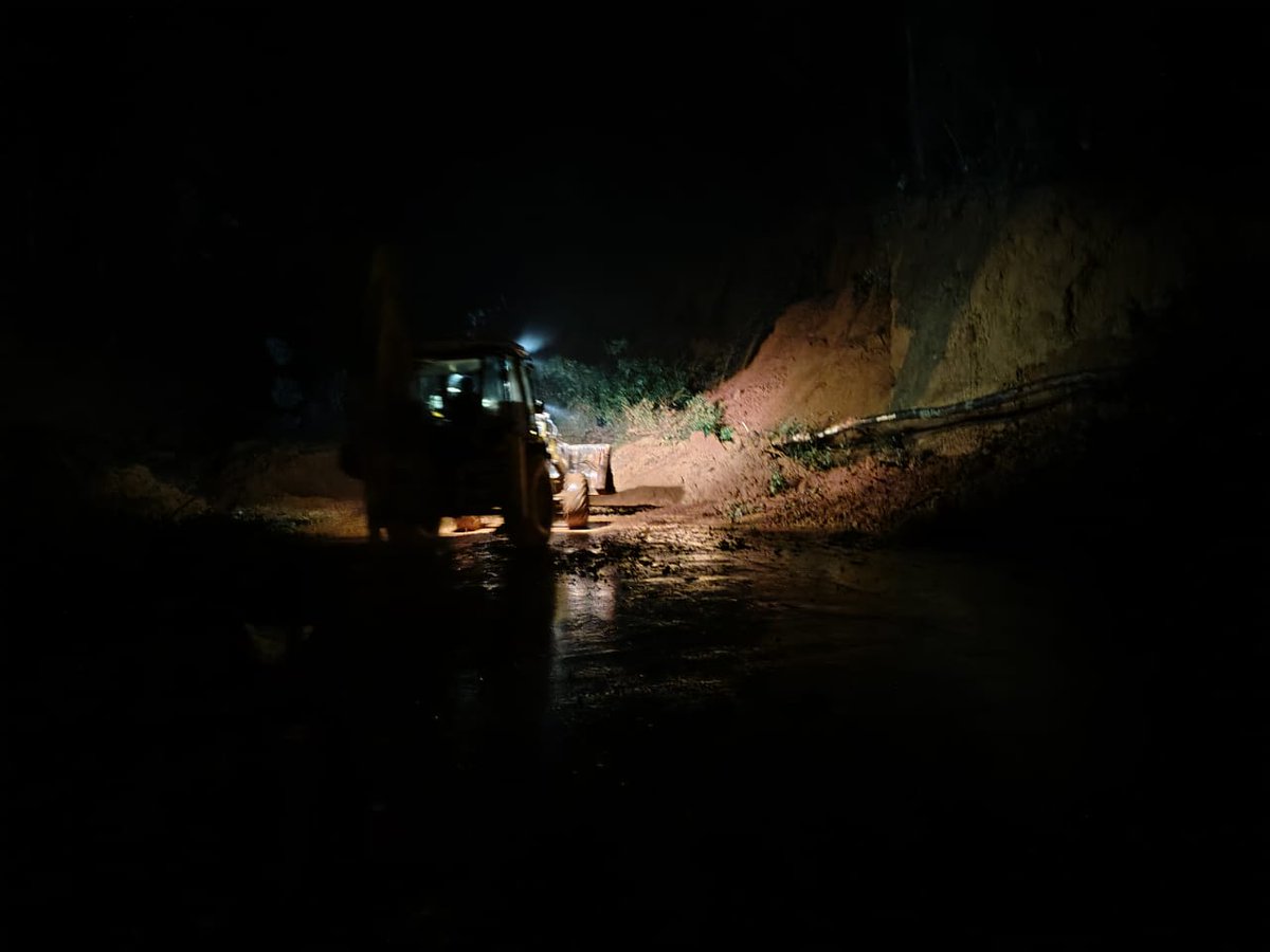 paniyadi's tweet image. #uttarakannada #raindamage 
Vehicle movement was affected due to #Landslide on #Sirsi- #Kumta road around 2 am today.  Earthmovers deployed to clear debris. 
@DeccanChronicle @oratorgreat