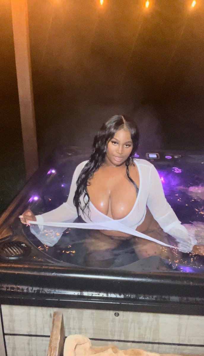 Dripping wet in my white tee shirt... can you dry me off?

Check the link ⤵️