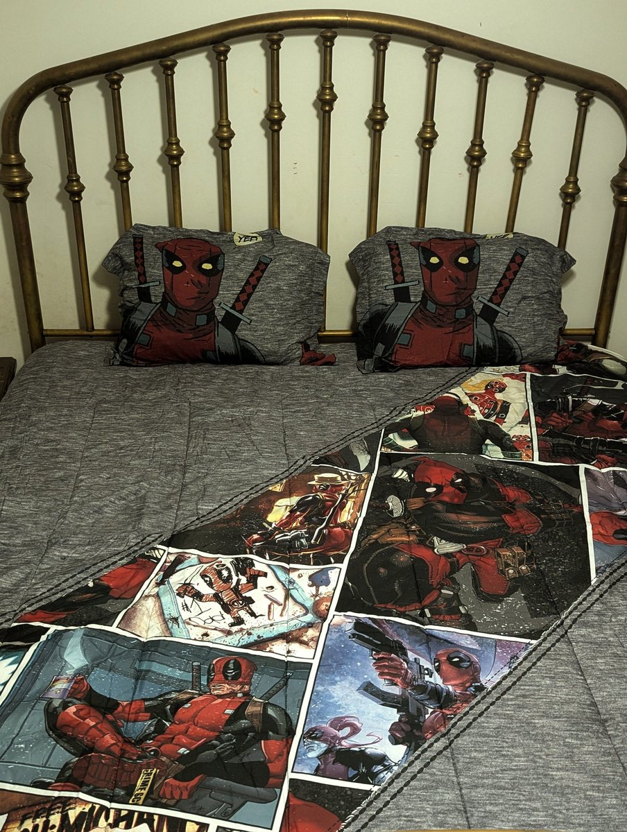 SF_Deadpool's tweet photo. I got told my bedding wasn't "Deadpool enough" .you know what?! I can have whatever bedding I want!!

So I went and ordered new bedding. Fit for a king 👑 🫶

But like my parents always told me..."Don't be a French fry 👍" 

Well...Prends cette maman et papa 😝

-S.F.D.P. 🖤🫶❤️ https://t.co/D2FnnlJsJ8
