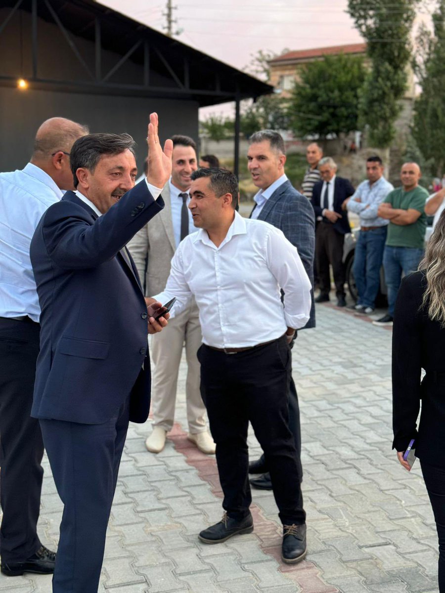 Kaymakamımız Sayın İsmail BATTAL ve Eşi Ebru BATTAL Hanımefendi, Acıgöl Belediye Başkanı Sayın Mehmet EROĞLU, Karapınar Belediye Başkanı Sayın Yasin GÜNEŞ, İl Genel Meclis Üyemiz Erdal ERDEMİR katılımı ile Acıgöl 15 Temmuz Şehitleri Parkının açılışını gerçekleştirdi.