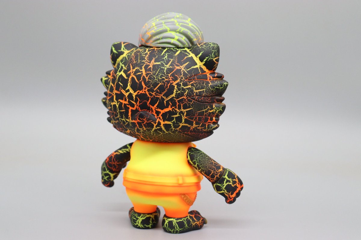 香港の作家Big Claw Xさんのソフビ『暴走の虎』をカスタムペイントしま