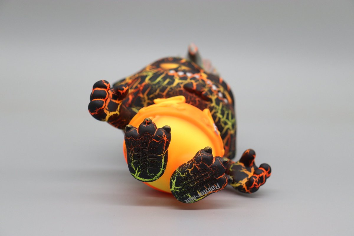 香港の作家Big Claw Xさんのソフビ『暴走の虎』をカスタムペイントしま