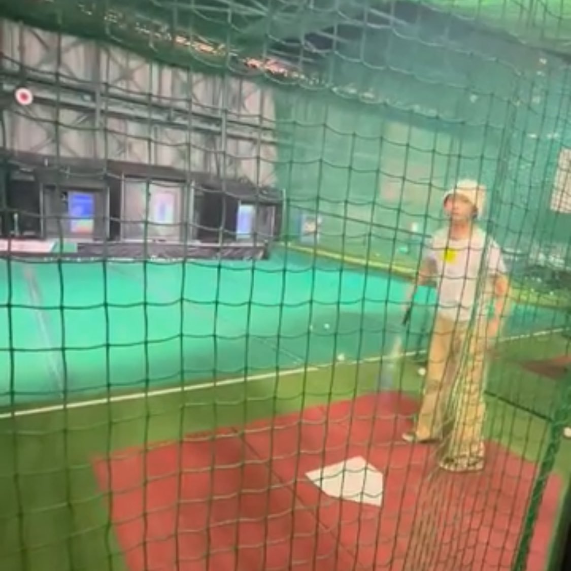 i1sangdotcom's tweet image. 울이 아들내미 ~~~~ ^ ^ *
롯데자이언츠가 그릏게 좋다고~~
자기도 한번 쳐보고 싶다구 해서   .
동네근처 한번 델꼬와봤어용 🤣
아들~ 방학때 야구보러 사직함 가좌~~

#아들바보 #초딩 #육아스타그램