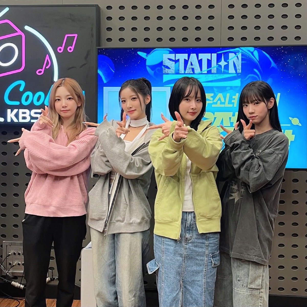 Rcpcfashion's tweet photo. Yeonhee
230927 KBS Cool FM #STATIONZ & stationz89.1 Instagram Update
#RocketPunch #로켓펀치 #ロケットパンチ #RCPC #EL7ZUP #엘즈업 #エルズアップ #Yeonhee #연희 #ヨンヒ @RocketPunch @_EL7ZUPofficial https://t.co/A2aaH6KLbo
