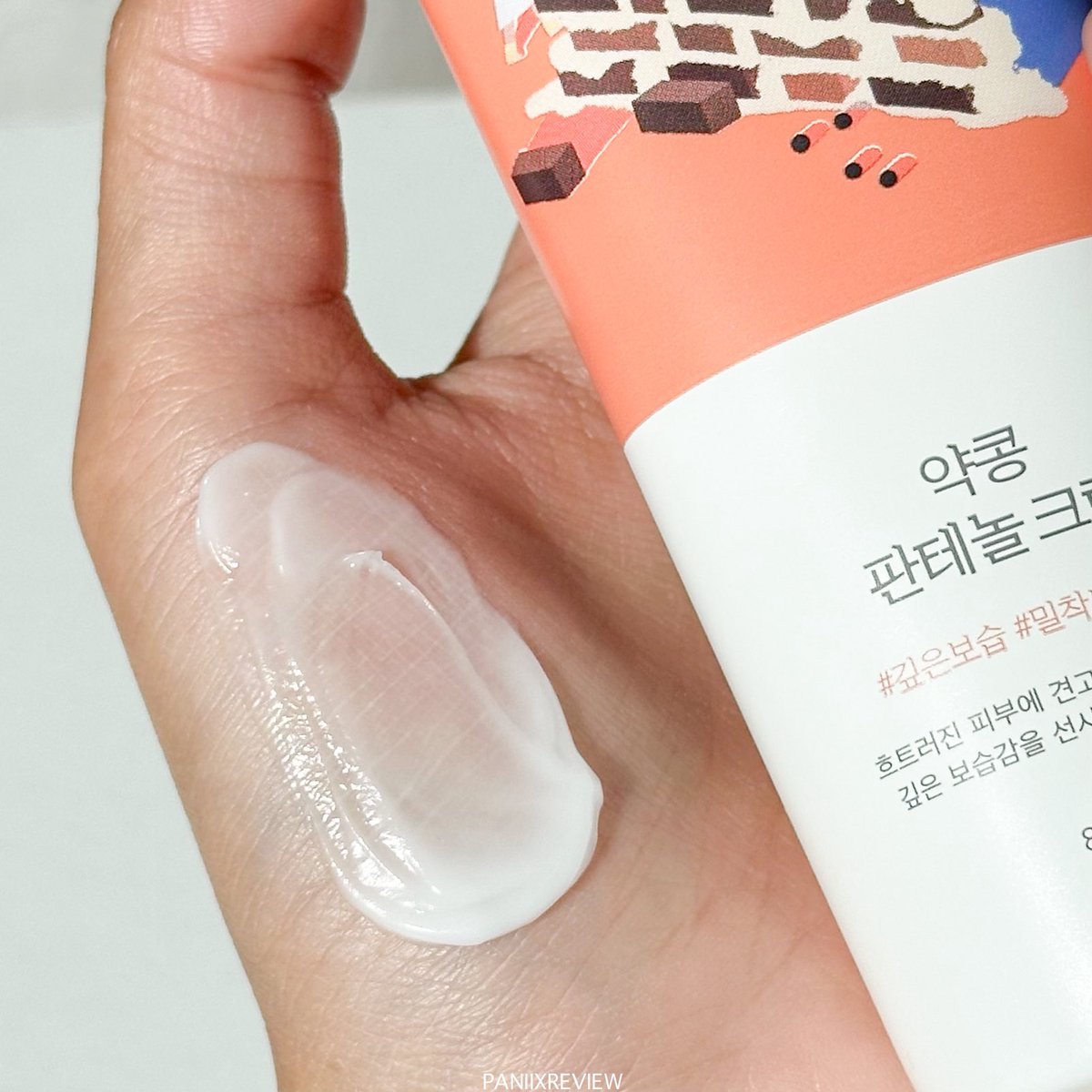 paniixreview's tweet photo. #RoundlabTH ตัวนี้คือปังนะ ได้ข่าวว่าของหมดทุกแพลตฟอร์มออนไลน์ 👀✨ น้องเป็นครีมที่มี panthenol / ceramide ชุ่มชื้นดีมาก + เสริมเกราะให้ผิวแข็งแรง เป็นมอยส์ที่ดีอะ เนื้อชีก็ไม่หนักผิว นุ่มๆ ไม่แปลกใจที่ขายดี เติมของอีกที 25 นี้นะงับ อิอิ 🧡 #ใช้ดีบอกต่อ https://t.co/YgMM8m7sdt