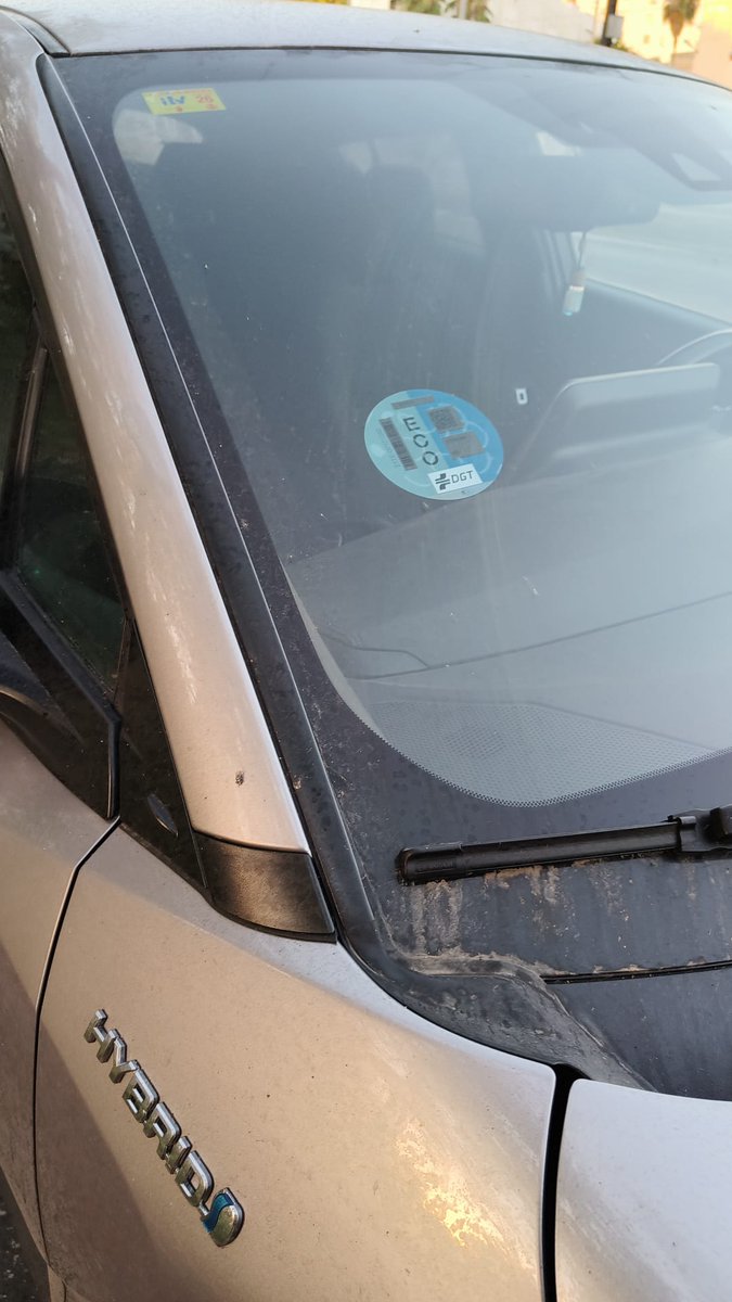 alfonso_chic's tweet photo. Cuando la gente aparca sin respetar la señalización... Movilidad eléctrica.... @MurciaPolicia estaría bien una visita por la Avenida Don Juan de Borbón, no todo el mundo respeta la señalización #felizmartes #multa https://t.co/itEXwi7LvG