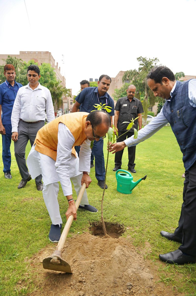 Shivraj Singh Chouhan tweet media