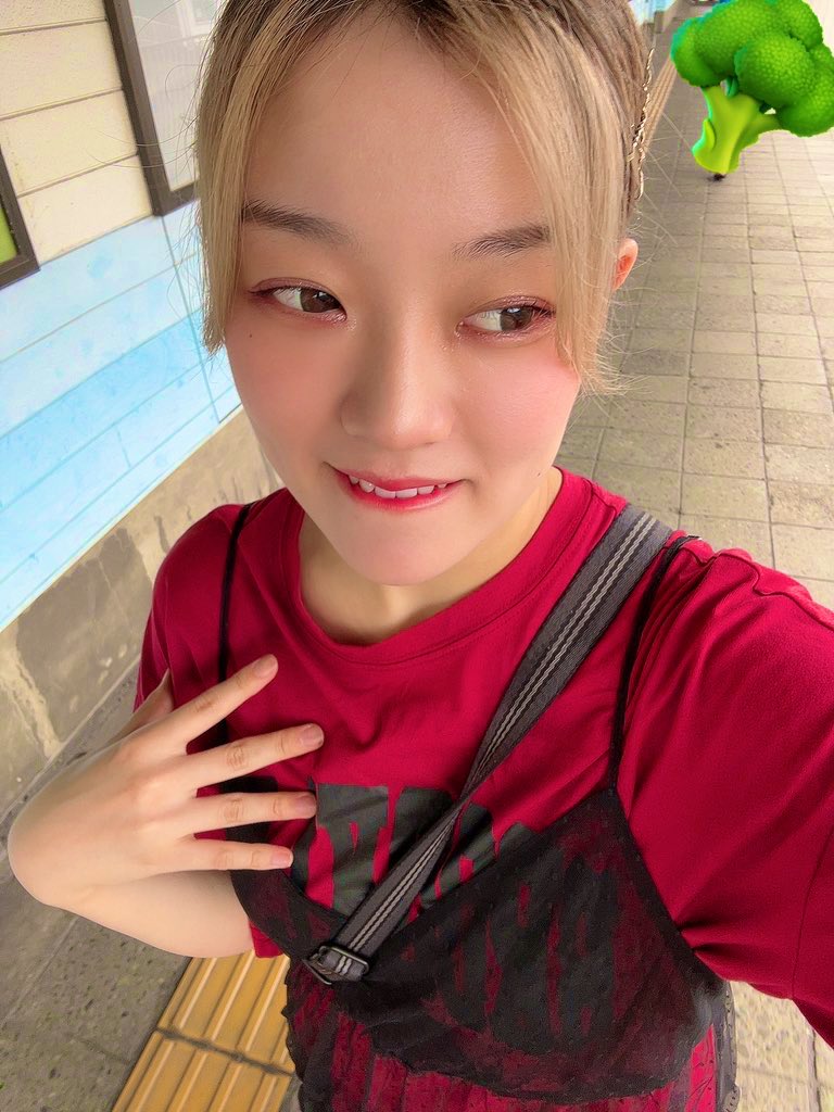 manaka_misawa's tweet photo. 久々に自撮りとかしたけど
今日はまだ盛れたほうだけど
自ら盛りに行かないと盛れないのやっぱJKとは違うなあ💦
あーアツイアツイ😢はあ〜びっくり頭沸いてるんかね🤌 https://t.co/qPAkbi7edY