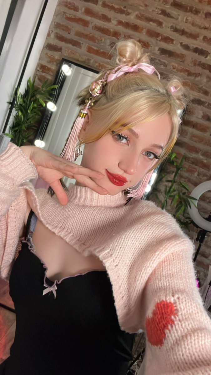MoonDaysok's tweet photo. Todays fit 💕 https://t.co/pMvYXVOJS7