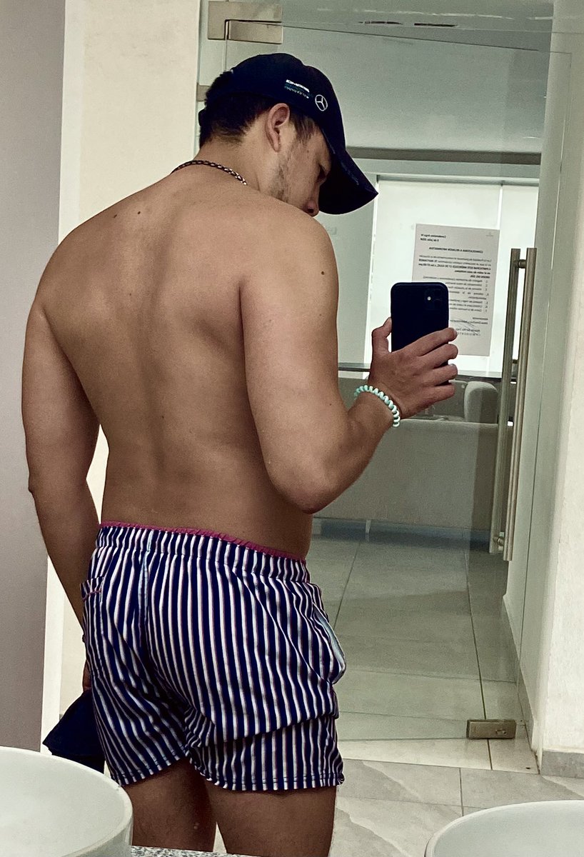 alexgil_v's tweet photo. Back day - #PoolDay ☔️ https://t.co/yYJJhp6MtE