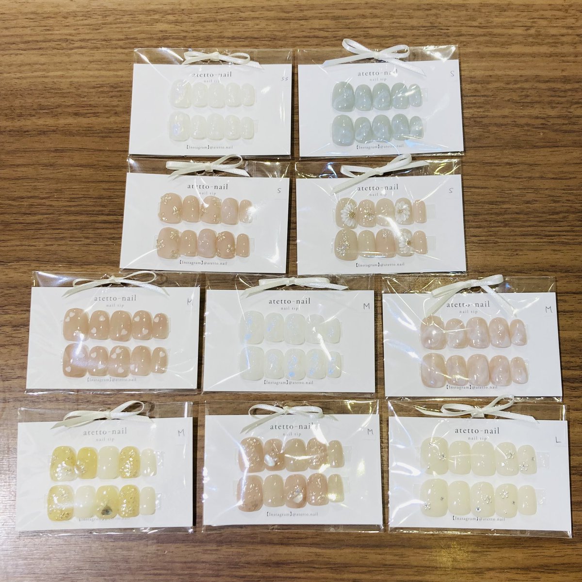 culier_sendai's tweet photo. さわやかな白がいちおしです！🤍
atetto-nailさんのネイルチップ入荷しました☺️短めタイプ（写真2枚目）もお届けいただいています！それぞれサイズ見本があるので合わせてみてくださいね🌼オーダーもぜひご相談ください💪
#クーリエ新作入荷
@AtettoNail https://t.co/BNJWdQTLCB