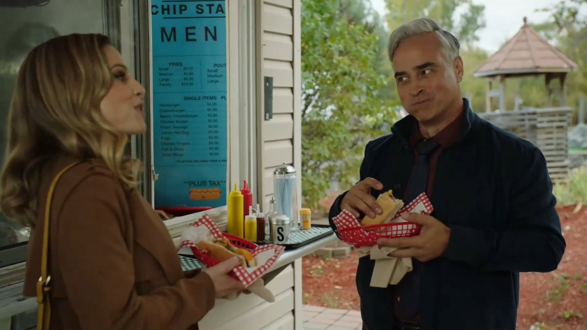 July 17: Hot Dog Eaten 🌭
#Bales2024FilmChallenge
#EvilStepmom (2021)
Gullible widowed dad Tim Lasky &amp; manipulative seductress Caroline Hargrave have hot dogs on their first date.