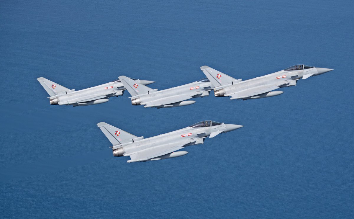 ant1_ignorancia's tweet photo. Dato: el nombre del escuadrón de la #RAF que defiende #Malvinas para la ocupación militar inglesa es el #No1435Flight.
Se compone en 2024 de 4 #EurofighterFGR4. Para finales de 2030 se esperan los primeros #F35 en las islas. Todo dentro de #MountPleasantComplex (MPC) https://t.co/9VQToB3aYI