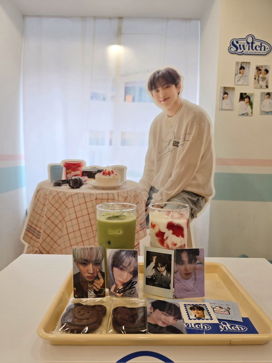 mwoong_jung's tweet photo. (지났지만 ..) 생일축하해🥳
지후 흔적이 너무 기여워요😆
#EVNNE #이븐 #박지후 #PARKJIHOO #SWITCH_OFF_HOO #HAPPY_JIHOO_DAY #박지후_생일카페 #사운드웨이브 https://t.co/VXZWcqRxTO