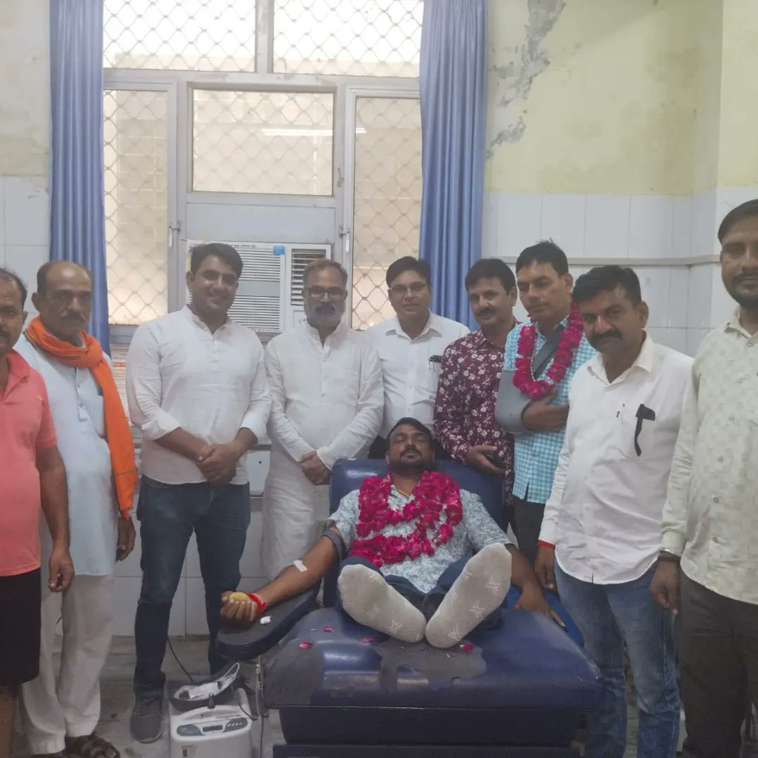 pavanmeenainc's tweet image. मेरे राजनीति सफर के दो संघर्षशील साथी, लाला गुर्जर और चेतन यादव, का जन्मदिन है। इस खास मौके पर न्यू मेडिकल कॉलेज स्थित ब्लड बैंक में आयोजित ब्लड डोनेशन कैंप में 50से अधिक साथियों ने रक्तदान कर इस दिन को यादगार बनाया। #BloodDonate #blooddonor #kota #Rajasthan